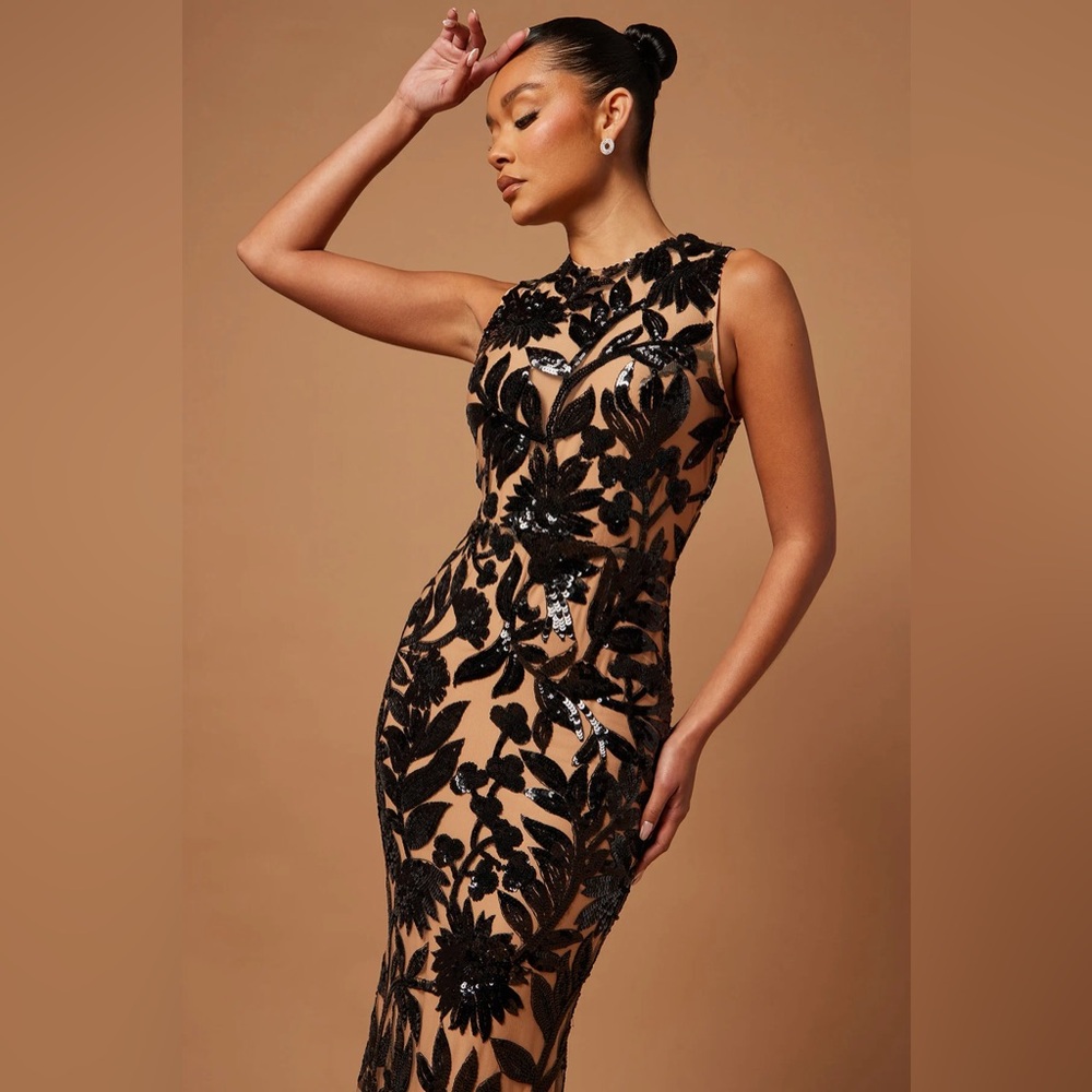 Elegant Black One Shoulder Dress - Picture 3 of 5